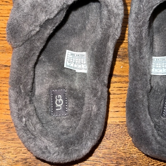 Ugg Velcro Slippers - Picture 2 of 3